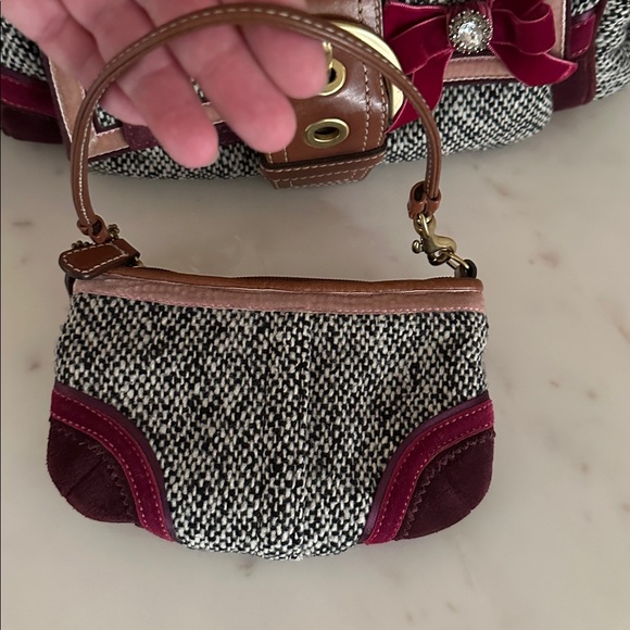 Coach Limited Edition Vintage Soho Tweed satchel and wristlet - Picture 17 of 17